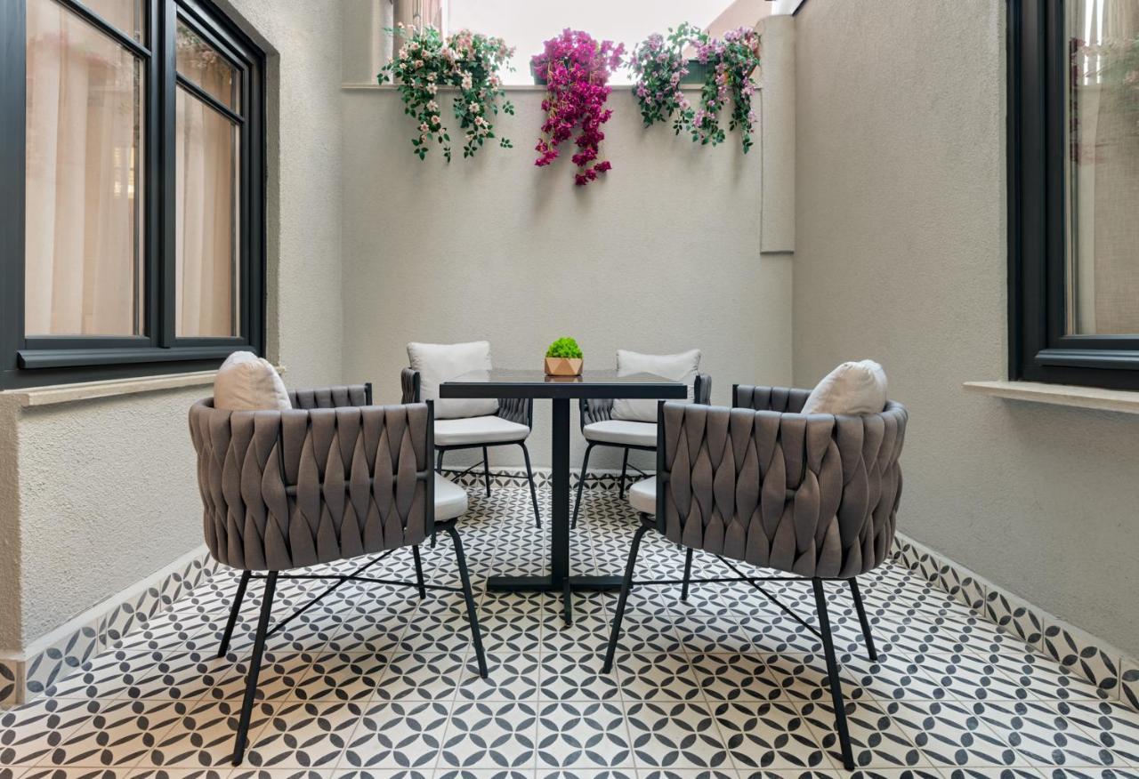 Gleam Collection Hotel Istanbul Ngoại thất bức ảnh A balcony in a house