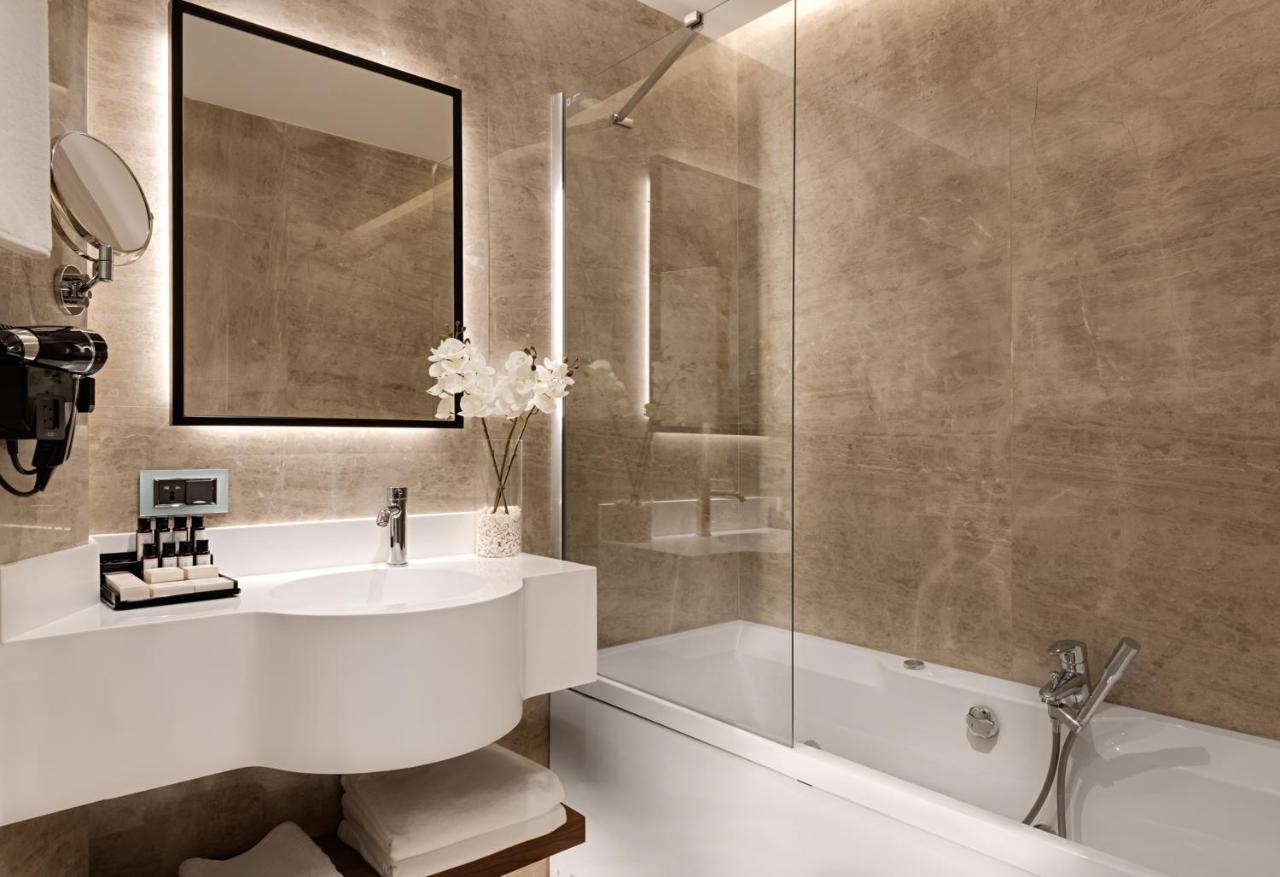 Gleam Collection Hotel Istanbul Ngoại thất bức ảnh A shower screen