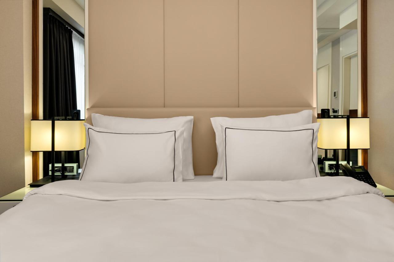 Gleam Collection Hotel Istanbul Ngoại thất bức ảnh A bed with two pillows
